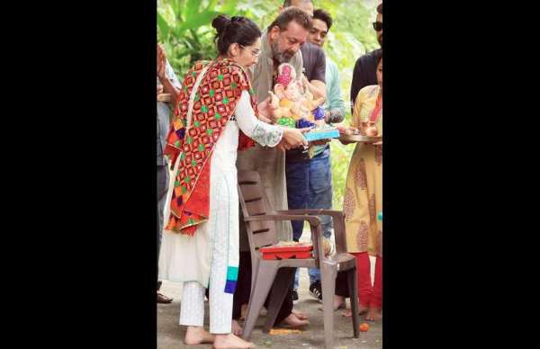 sanjay dutt family pics goes viral