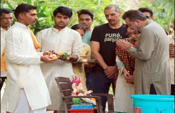 sanjay dutt family pics goes viral