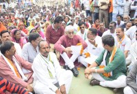 TS Sighdeo jammed road