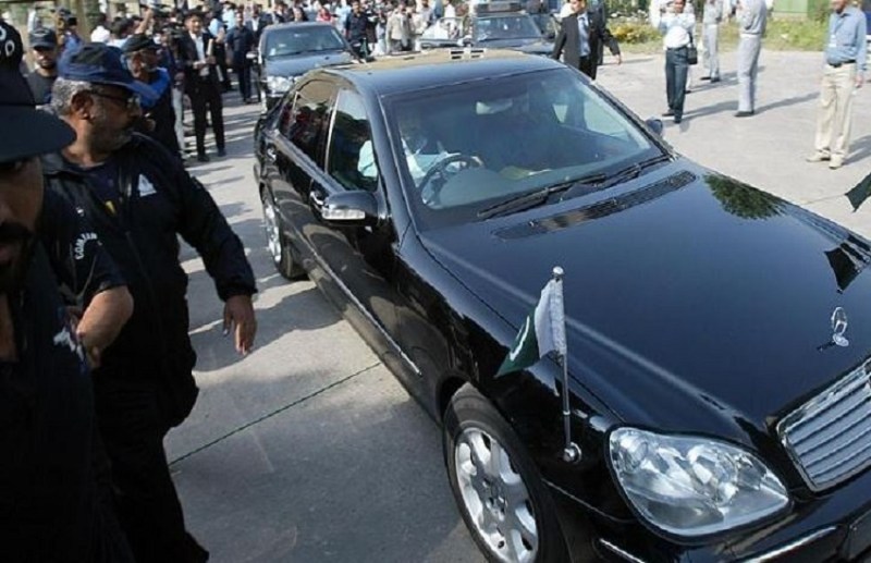 Auction of 70 luxury cars