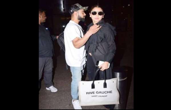 Anushka Sharma and Virat Kohli spotted at airport