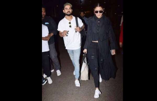 Anushka Sharma and Virat Kohli spotted at airport