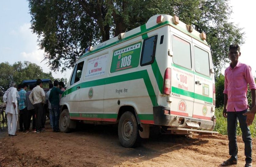 Ambulances trapped in bad roads