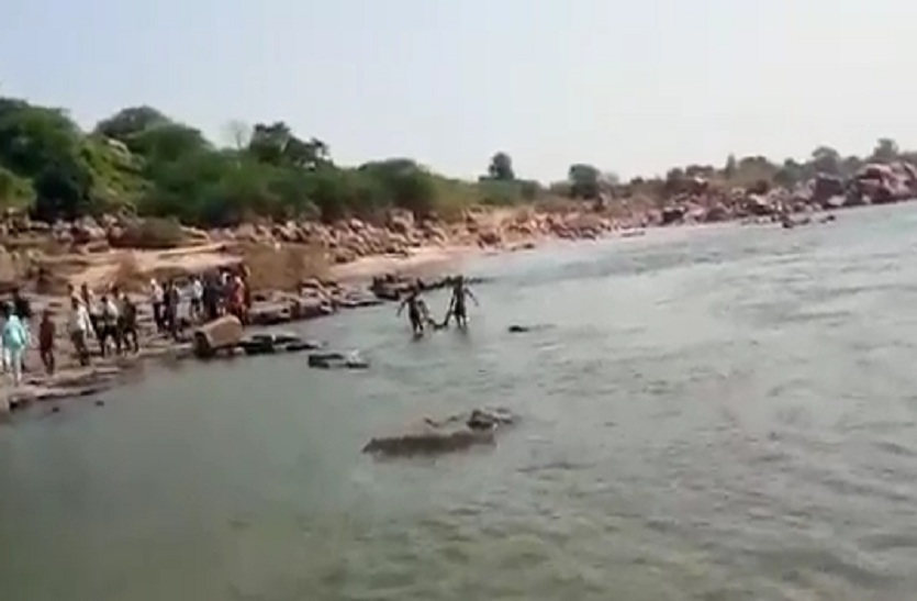 4 students drowned in betwa river