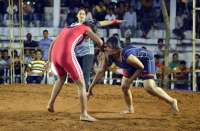 Photo Gallery : महिला पहलवानों ने दिखाए दांव तो पुरुष पहलवान हुए दंगल