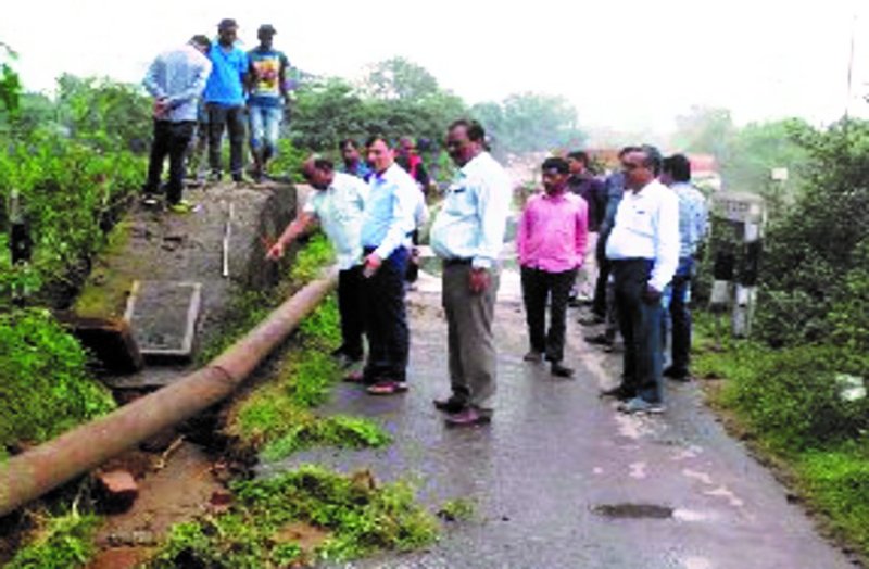 मेन राइजिंग पाइप लाइन फूट गयी, शहर में आज दिन भर जलापूर्ति नही