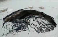 पीएम के जाते धंसी सड़क