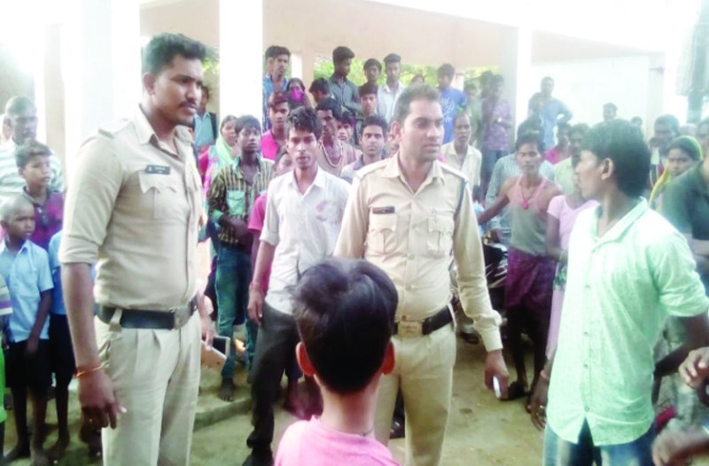 इसमें दो लोग बुरी तरह घायल हो गए।