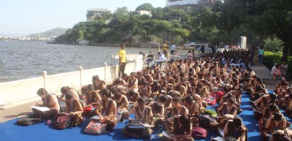 three thousand students make beautiful card for voting awareness