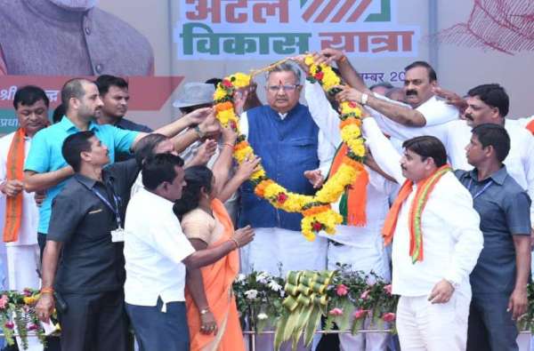 भाजपा के पदाधिकारियों ने किया सीएम का स्वागत