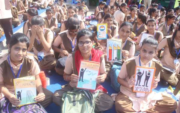 three thousand students make beautiful card for voting awareness