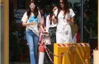 alia bhatt back to mumbai hangout with her girl gang latest photos