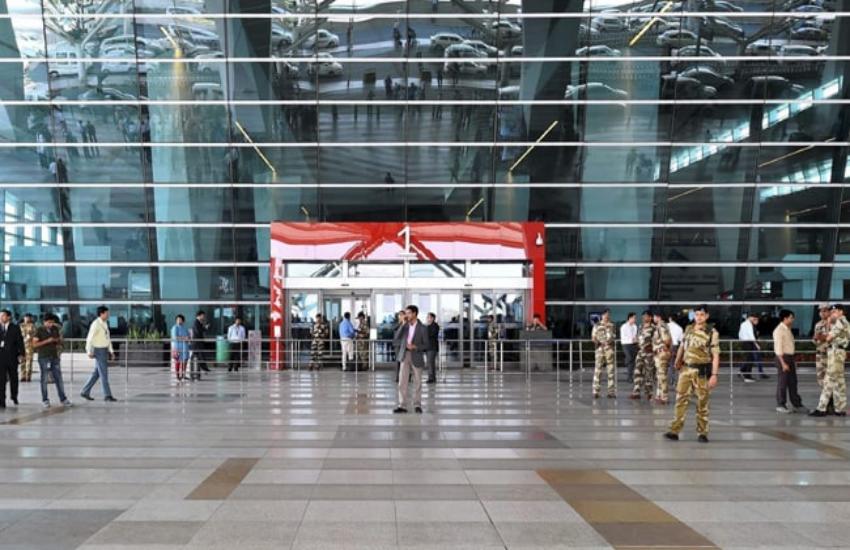 विदेशी मुद्रा की अवैध तस्करी करते हुए दिल्ली एयरपोर्ट पर एक शख्स गिरफ्तार
