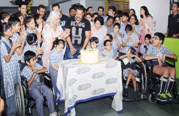 salman khan meet ngo childrem in jaipur