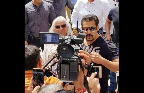 salman khan meet ngo childrem in jaipur