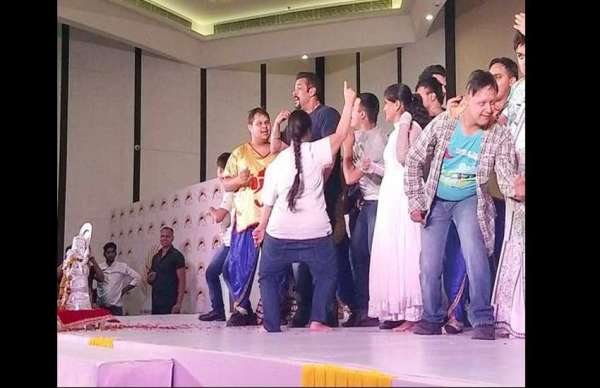 salman khan meet ngo childrem in jaipur