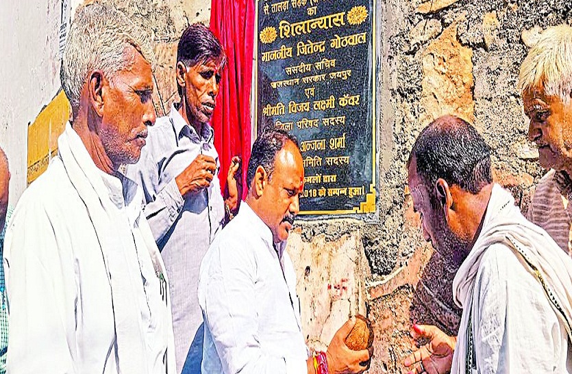 संसदीय सचिव जितेन्द्र गोठवाल।
