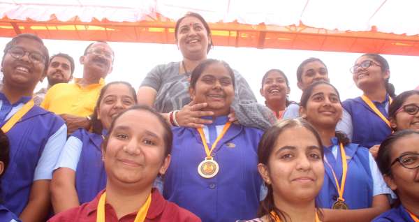 beautiful pics of prize giving ceremony pics