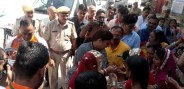 central minister smarti irani giving prize to students in ajmer