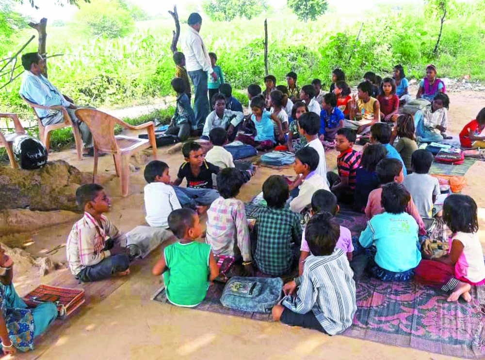 panna classes under tree due to the fear of collapsing school building