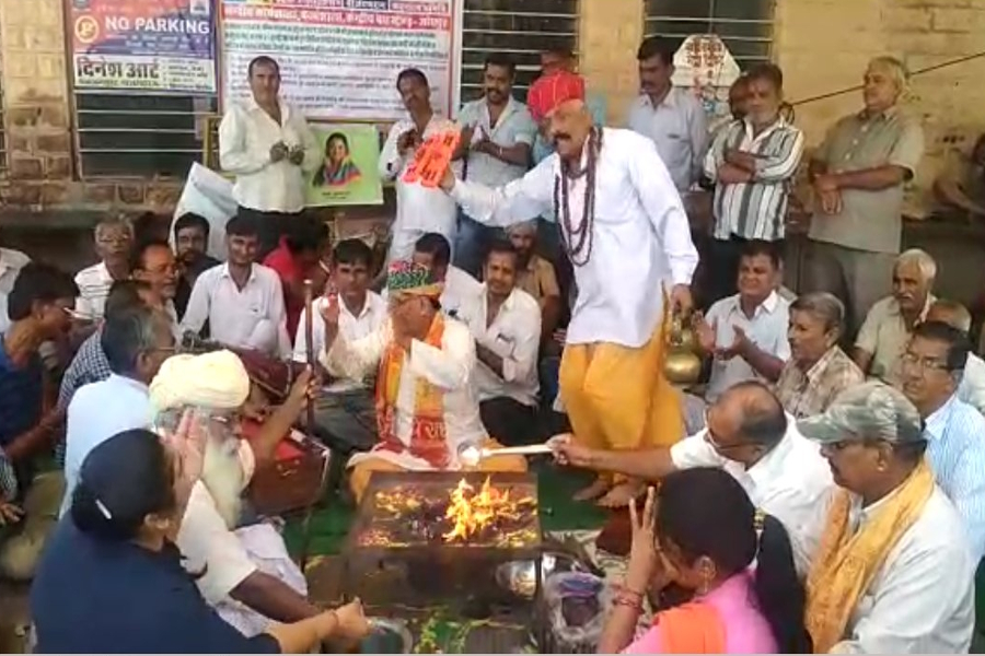 हवन कर सरकार के लिए सद्बुद्धि मांग रहे रोडवेजकर्मी, हड़ताल जारी