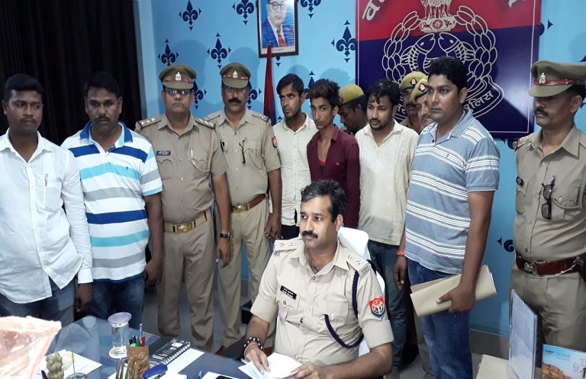 तानाशाही से त्रस्त होकर बेटे ने की थी मां की निर्मम हत्या, कैंट पुलिस ने तीन को किया गिरफ्तार