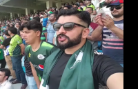 PAK FAN SINGING INDIAN NATIONAL ANTHEM 