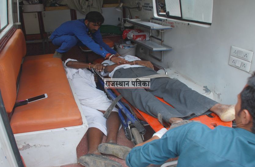 VIDEO : टोल नाके पर जल्दबाजी से दो भाइयों की गई जान, खड़ी ट्रक में घुसी मोटरसाइकिल