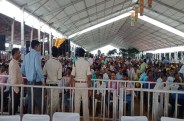 ट्रैक्टर पिकअप में बैठकर पहुंच चुके