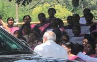 Modi meet Anganwadi workers 