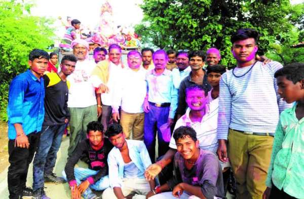 Photo Gallery : गणपति बप्पा मौरया, अगले बरस तू... के साथ ही लम्बोदर जी को दी गई विदाई, डीजे की धुन में झूमे श्रद्धालु