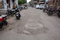 सीवरेज लाइन बिछाई, सड़क मरम्मत भूले