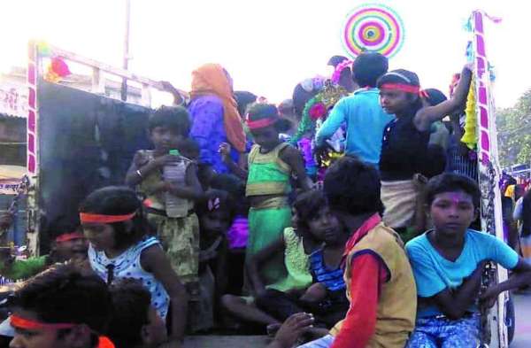 Photo Gallery : गणपति बप्पा मौरया, अगले बरस तू... के साथ ही लम्बोदर जी को दी गई विदाई, डीजे की धुन में झूमे श्रद्धालु