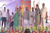 वे रोना रोते रहे, हमने विकास किया  :  वसुंधरा