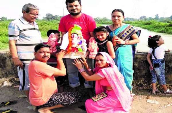 Photo Gallery : गणपति बप्पा मौरया, अगले बरस तू... के साथ ही लम्बोदर जी को दी गई विदाई, डीजे की धुन में झूमे श्रद्धालु