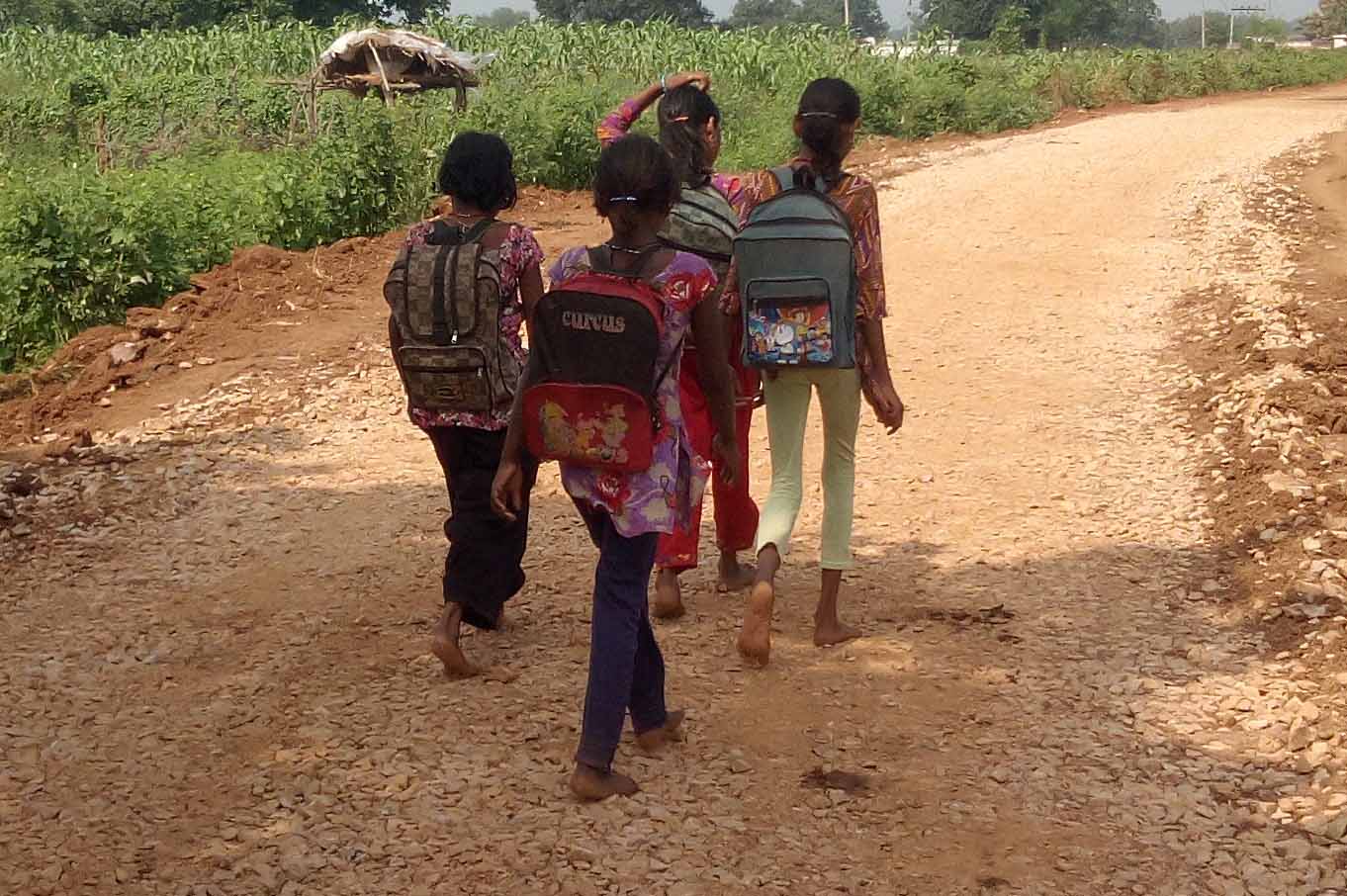 Students walking four km barefoot Such gossip of reading