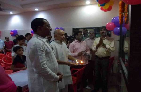 Photo Gallery : अग्रसेन जयंती पर अग्रसेन भवन में म्यूजिकल मटकी फोड़ के साथ आयोजित हुईं ये स्पर्धाएं...