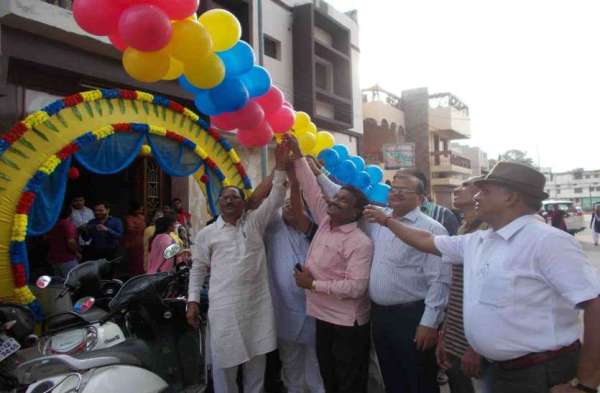 Photo Gallery : अग्रसेन जयंती पर अग्रसेन भवन में म्यूजिकल मटकी फोड़ के साथ आयोजित हुईं ये स्पर्धाएं...