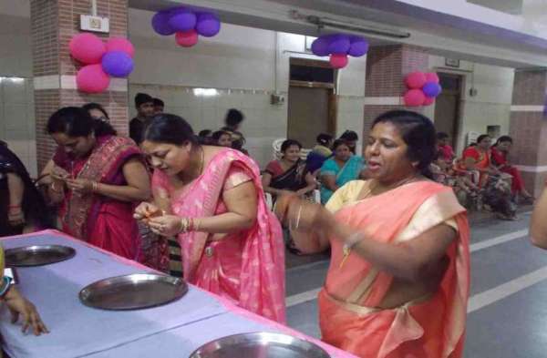 Photo Gallery : अग्रसेन जयंती पर अग्रसेन भवन में म्यूजिकल मटकी फोड़ के साथ आयोजित हुईं ये स्पर्धाएं...