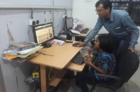 बिटिया@वर्क : पिता के कार्यस्थल पहुंच कर बिटिया ने जाना पापा का काम