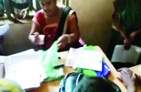 संचार क्रांति के नाम पर लूट, योजना का लाभ दिलाने हितग्राहियों से वसूली जा रही इतनी रकम