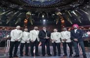 INDIAN HOCKEY TEAM ON THE STAGE OF KOUN BANEGA KADOPATI, BACHAN