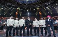 INDIAN HOCKEY TEAM ON THE STAGE OF KOUN BANEGA KADOPATI, BACHAN