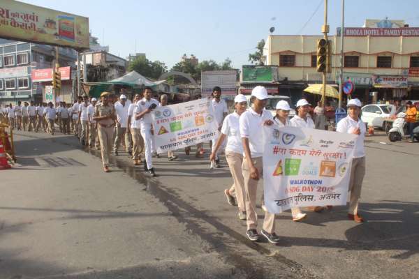 Ajmerites participate in patrika's road safety campaign