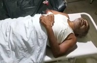 चाकू से ताबड़तोड़ हमले में वृद्ध की गई जान, फिर खुद पर मारपीट का आरोप लगाते हुए रिपोर्ट लिखाने पहुंचे कोतवाली