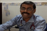 शिशुरोग विशेषज्ञ डॉ. प्रसाद पर लगा बच्चा बदलने का आरोप, पूरी रात चलता रहा हंगामा