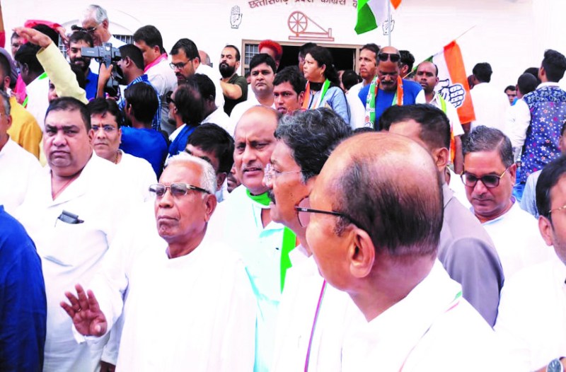 भूपेश बघेल के जेल जाने के बाद सरकार के खिलाफ प्रदर्शन