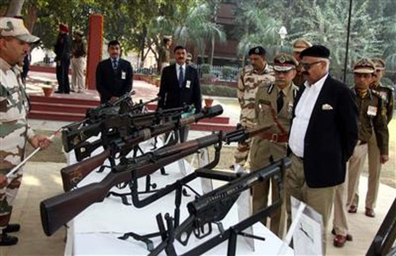 उठाई बंदूक