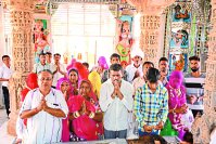 पूर्णिमा पर मंदिरों में उमड़े श्रद्धालु, किए दर्शन पूजन