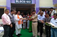 2 ब्लॉक में बने 16-16 फ्लैट का हुआ उद्घाटन, पुलिसकर्मियों को सौंनी घर की चाबी